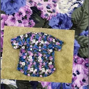 Gold & Diamond Floral Vintage Blouse Top Sz L
Chic Vintage Lightweight